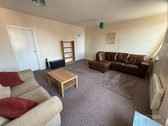 3 Bedroom Flat To Rent In Bon Accord Terrace, Top Floor, Aberdeen, AB11