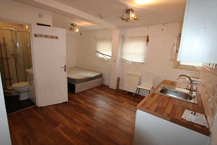 Studio To Rent In Cranfield Close, London, SE27