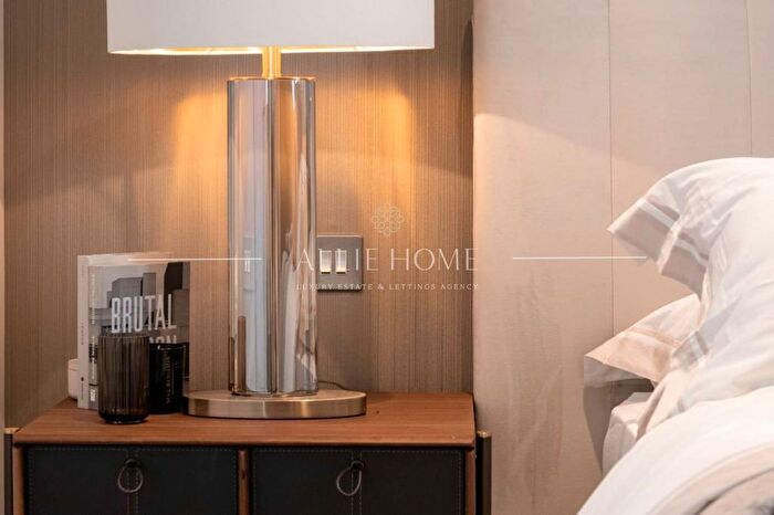 2 Bedroom Flat For Sale In Canary Wharf, London, E14