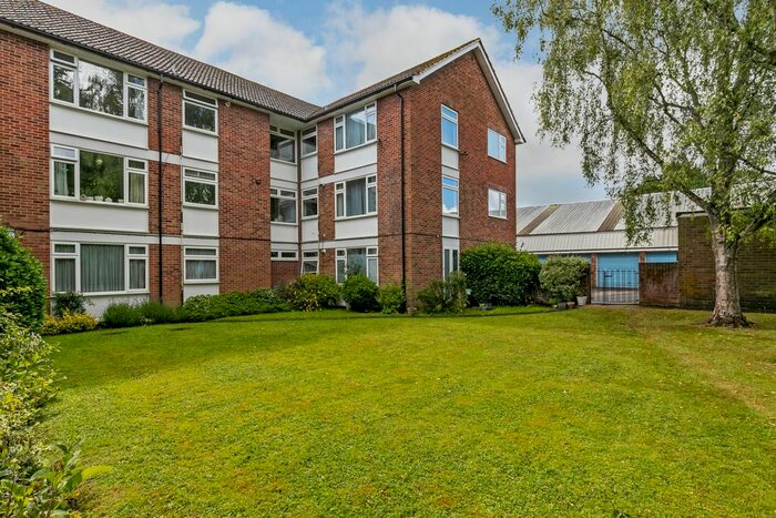 2 Bedroom Flat To Rent In Norman Road, Winchester, SO23