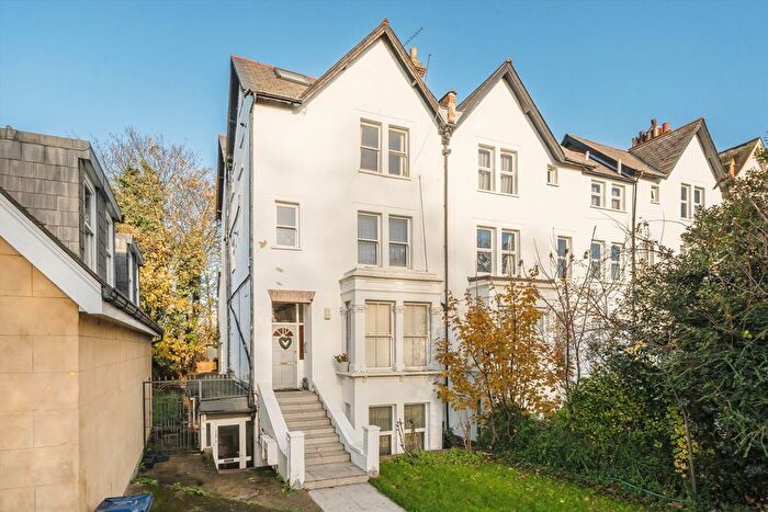 3 Bedroom Flat For Sale In East Churchfield Road, Acton, W3