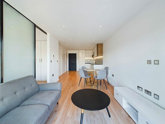 1 Bedroom Flat To Rent In East Drive, Colindale, – Studio Flat, NW9