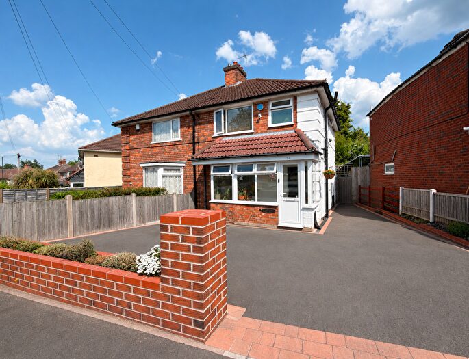 3 Bedroom Semi-Detached House For Sale In Greenaleigh Road, Birmingham, B14