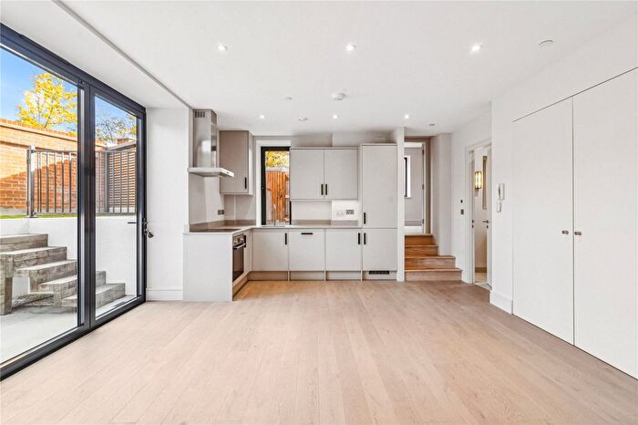 2 Bedroom Flat For Sale In Eardley Road, SW16