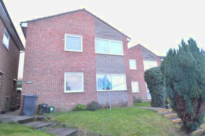 2 Bedroom Flat To Rent In Knowles Close, Halstead, CO9