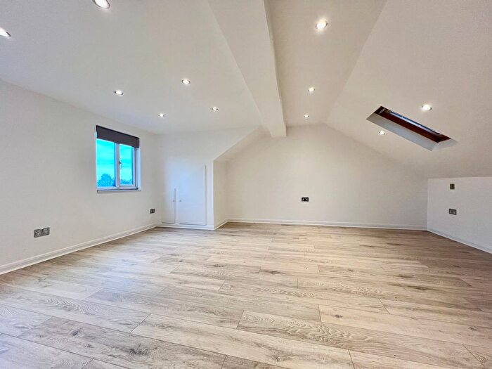 Studio To Rent In High Street, Northwood, HA6