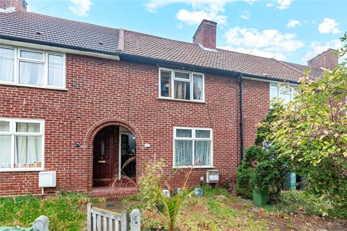 3 Bedroom Terraced House For Sale In Heathway, Dagenham, RM10
