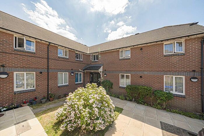 2 Bedroom Flat For Sale In Chichester Close, Hampton, TW12