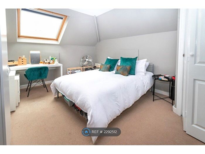 3 Bedroom Maisonette To Rent In Martin Way, Morden, SM4