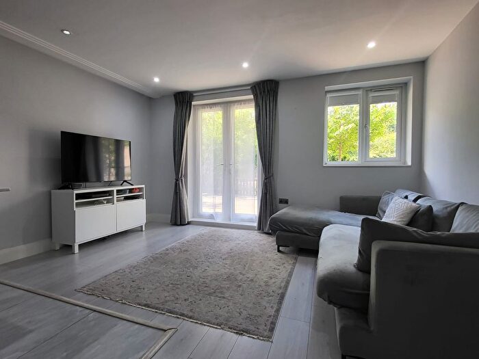 3 Bedroom Flat To Rent In Kingswood Lane, CR6