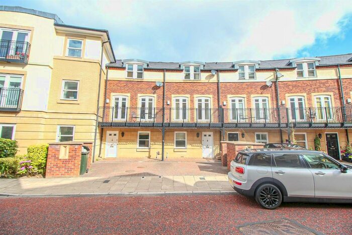 4 Bedroom Town House To Rent In Grove Park Crescent, Gosforth, Newcastle Upon Tyne, NE3