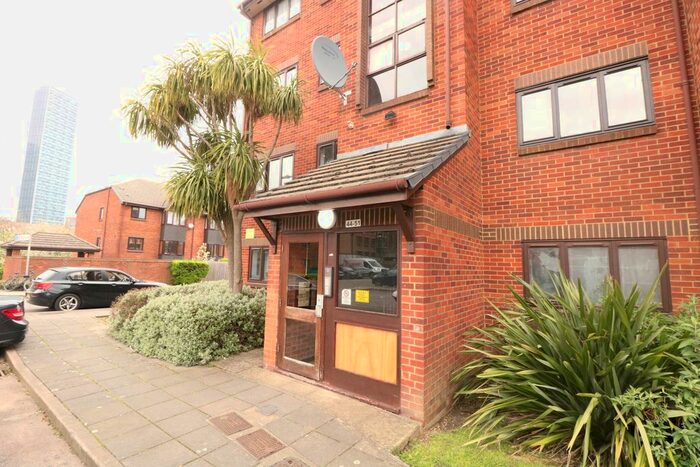 2 Bedroom Flat To Rent In Cotton Avenue, London, W3