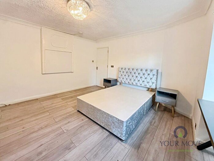 1 Bedroom Detached House To Rent In Brighton Road, Hooley, Coulsdon, Surrey, CR5