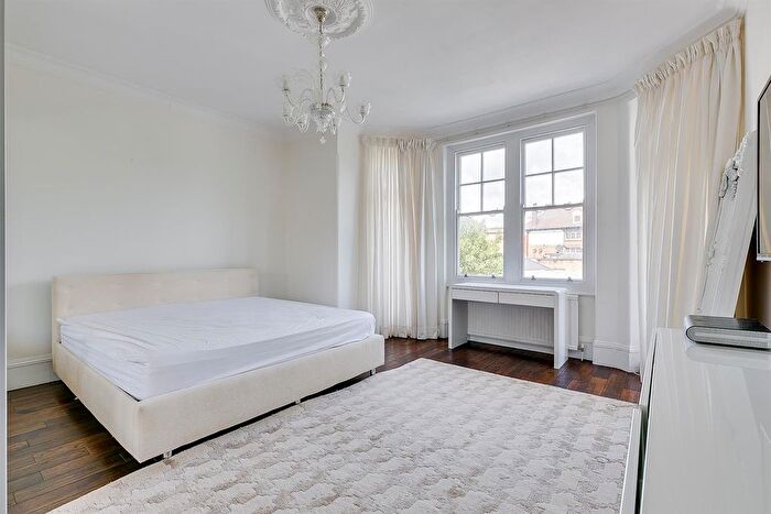 3 Bedroom Flat To Rent In Kensington Hall Gardens, London, W14