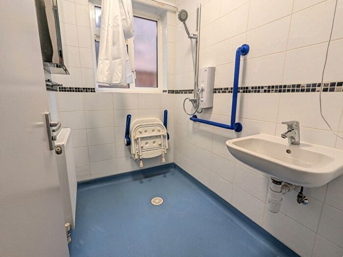 1 Bedroom Flat To Rent In Sandringham Road, Willesden Green, London, NW2