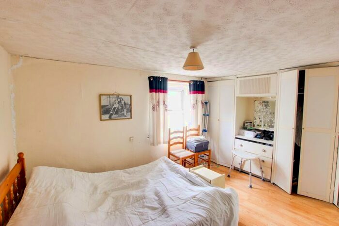 3 Bedroom Terraced House For Sale In Wyke Road, Trowbridge, BA14