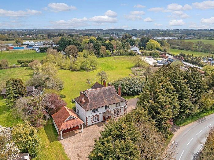 6 Bedroom Detached House For Sale In Acreage & Outbuildings - Tylers Road, Roydon, Essex, CM19