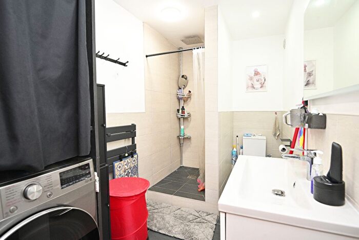 2 Bedroom Flat For Sale In Harlow Oval Court, Harlow Oval, Harrogate, HG2