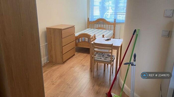 Studio To Rent In Mcgovern, London, NW6