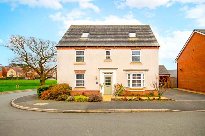 5 Bedroom Detached House For Sale In Trent Way, Mickleover, DE3