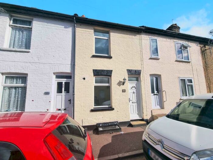 3 Bedroom House To Rent In Otway Street, Gillingham, ME7