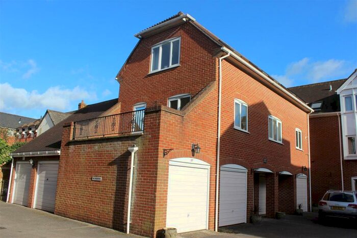 2 Bedroom Apartment To Rent In Salisbury - St Edmunds Church Street, SP1