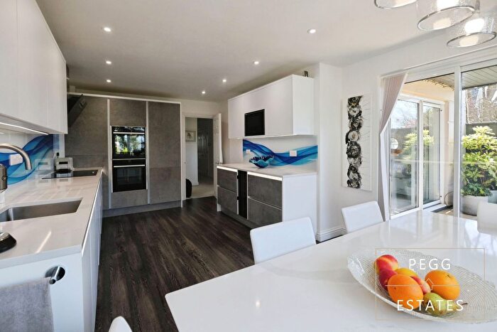 2 Bedroom Flat For Sale In Woodfield Court, Torquay, TQ1