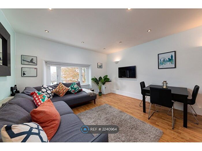 3 Bedroom Flat To Rent In Camden Road, London, N7