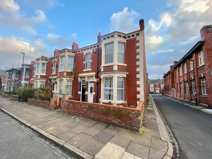 2 Bedroom Flat To Rent In Tosson Terrace, Heaton, Newcastle Upon Tyne, NE6