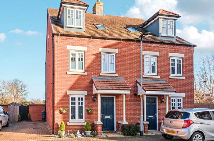 3 Bedroom Semi-Detached House For Sale In Diemer Croft, Kempston, Bedford, MK42