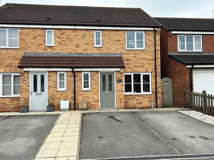 3 Bedroom Semi-Detached House To Rent In Fir Tree Close, Selby, YO8