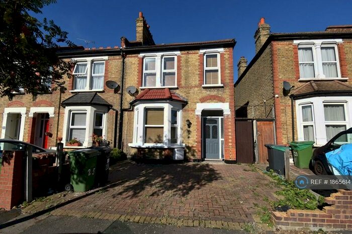 3 Bedroom End Of Terrace House To Rent In Braidwood Road, London, SE6