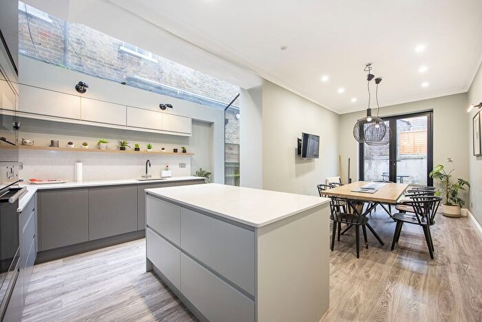 4 Bedroom Terraced House To Rent In Barcombe Avenue, London, SW2