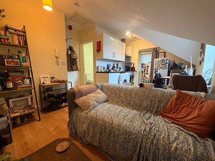 1 Bedroom Apartment To Rent In Connaught Road, Roath, CF24