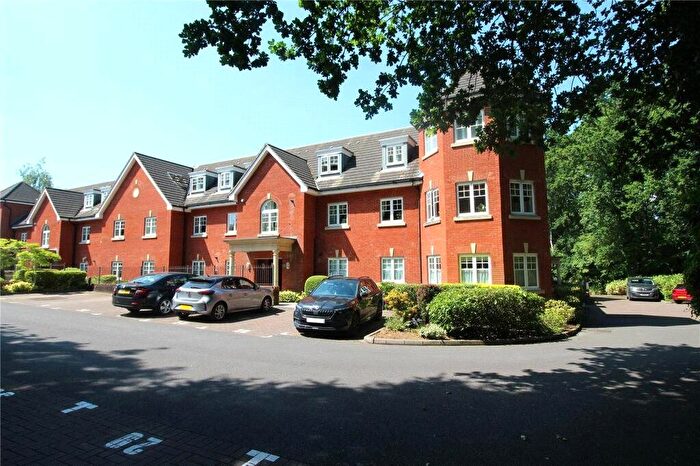 2 Bedroom Flat To Rent In Grace Gardens, Crookham Road, Fleet, GU51