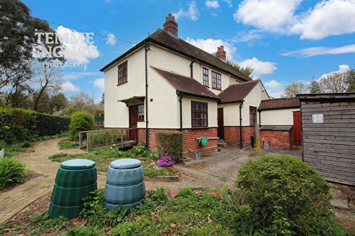 3 Bedroom Cottage For Sale In Hawkswood Road, CM11