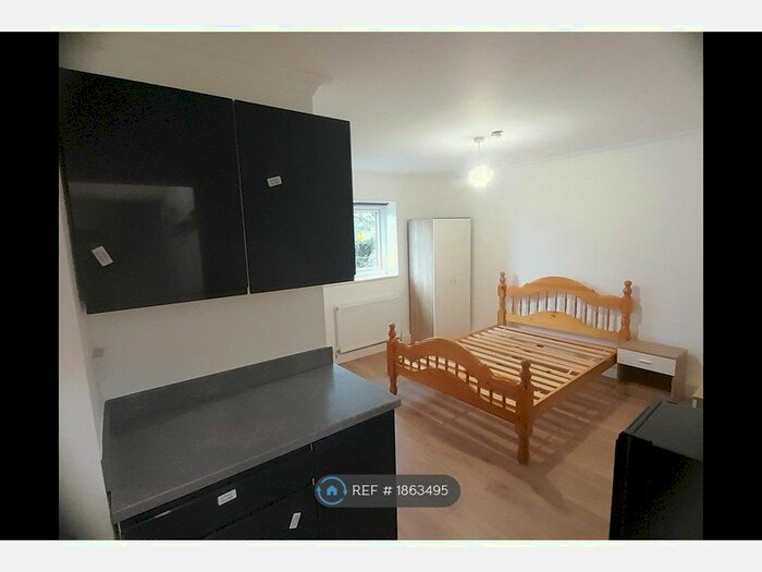 1 Bedroom Property To Rent In Stapleton Road, Borehamwood, WD6