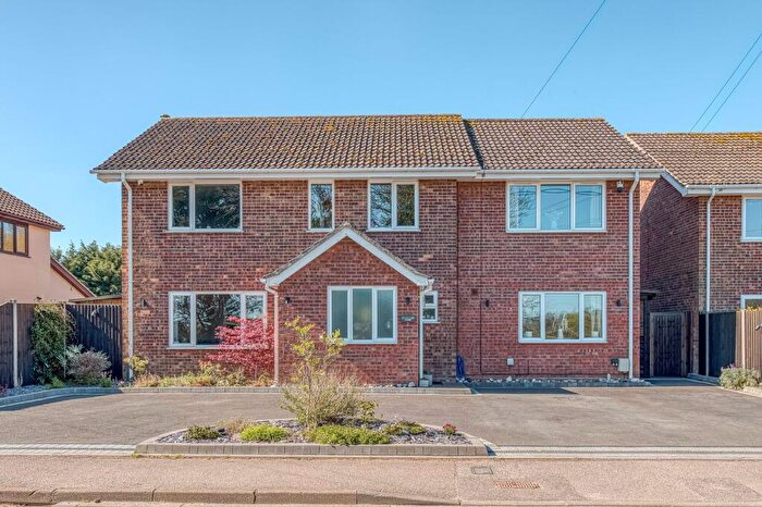 4 Bedroom Detached House For Sale In The Street, Weybread, IP21