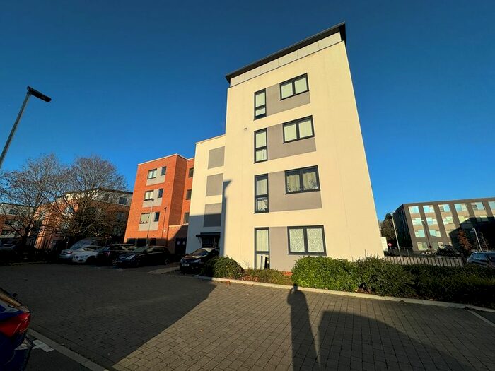2 Bedroom Flat To Rent In Ruhemann Street, Reading, RG30