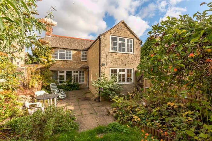 2 Bedroom Cottage For Sale In Castle Road, Wootton, OX20