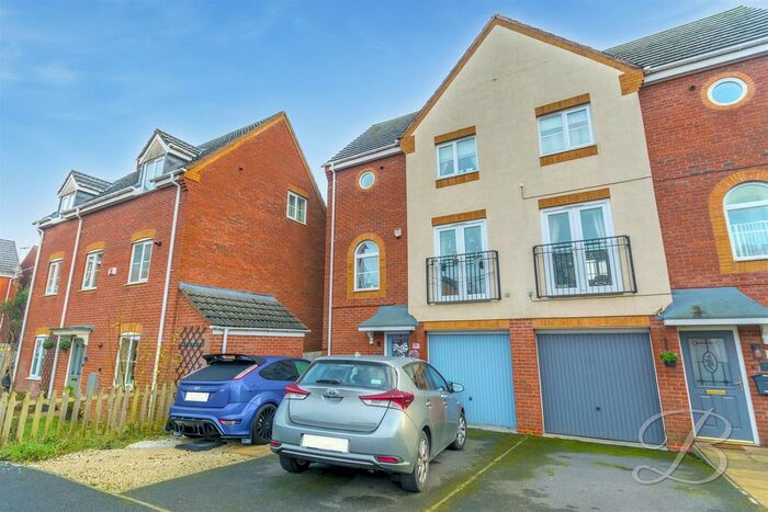 3 Bedroom Semi-Detached House To Rent In Maple Leaf Way, Hucknall, Nottingham NG15