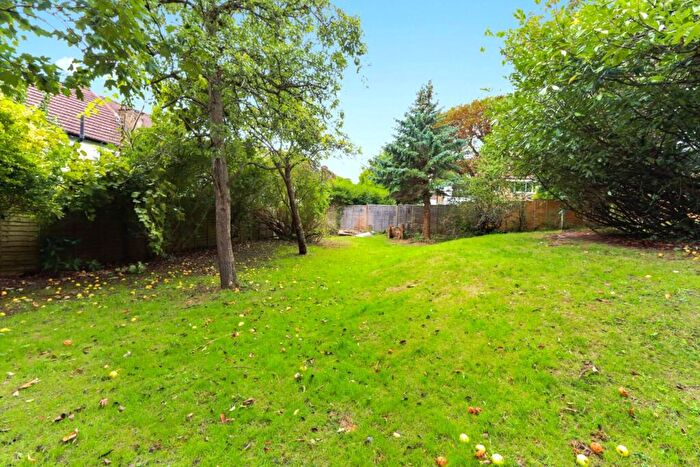 1 Bedroom Flat For Sale In Friern Park, N12