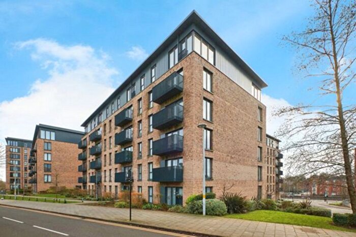 2 Bedroom Flat For Sale In Melrose Apartments, Bell Barn Road, Birmingham, B15
