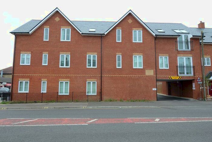 2 Bedroom Apartment To Rent In Ilmdeen Court, GU14