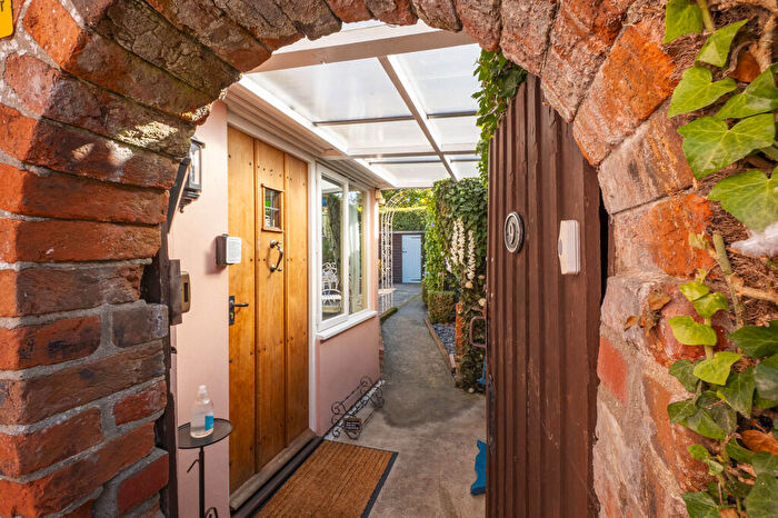 1 Bedroom Cottage For Sale In Lady Street, Lavenham, Suffolk, CO10