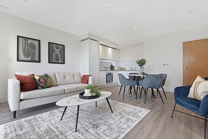 2 Bedroom Flat To Rent In Thames Road, London, E16