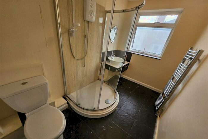2 Bedroom Apartment To Rent In Bedroom Apartment St Floor In Godalming, GU7