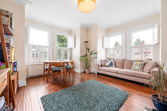 3 Bedroom Maisonette For Sale In Salford Road, SW2