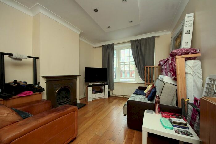 3 Bedroom Flat To Rent In Pitshanger Lane, London, W5