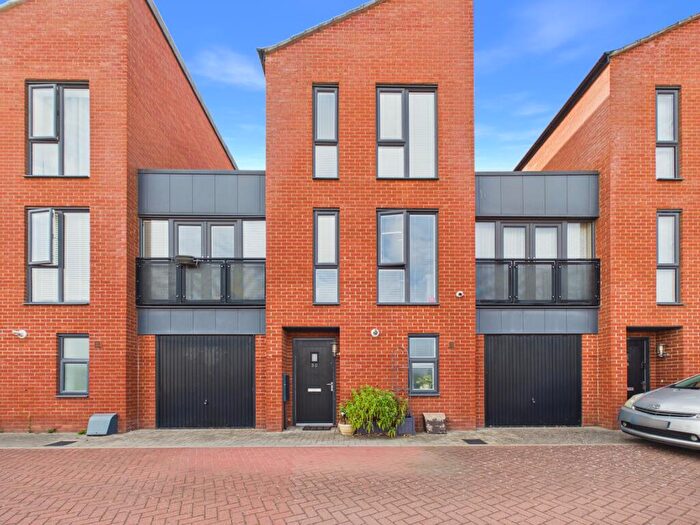 4 Bedroom Town House To Rent In Kingsway Boulevard, Kingsway, DE22